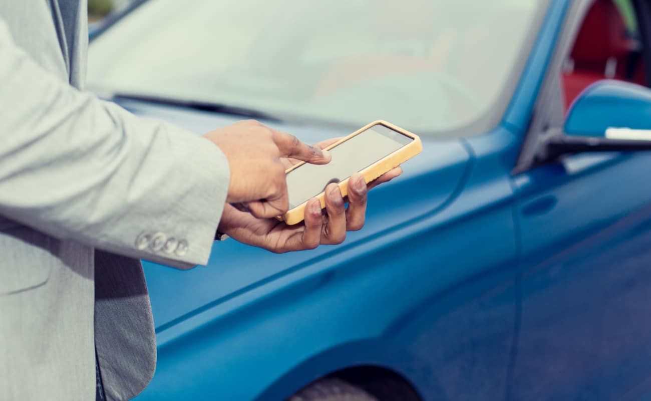man using a car insurance app for his vehicle