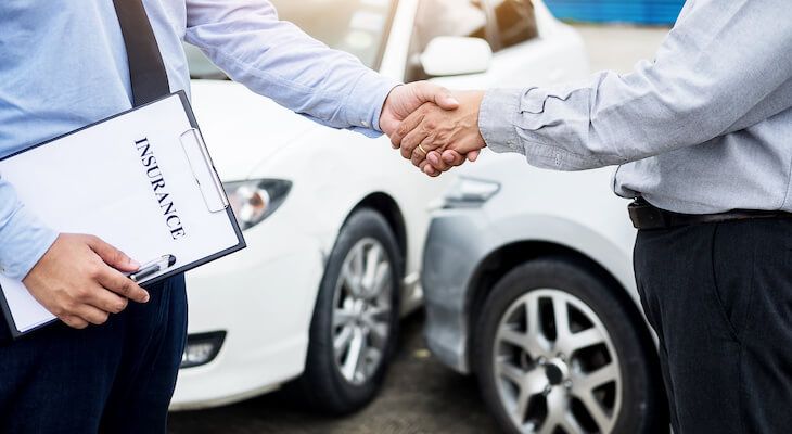 California low cost car insurance program: 2 people shaking hands