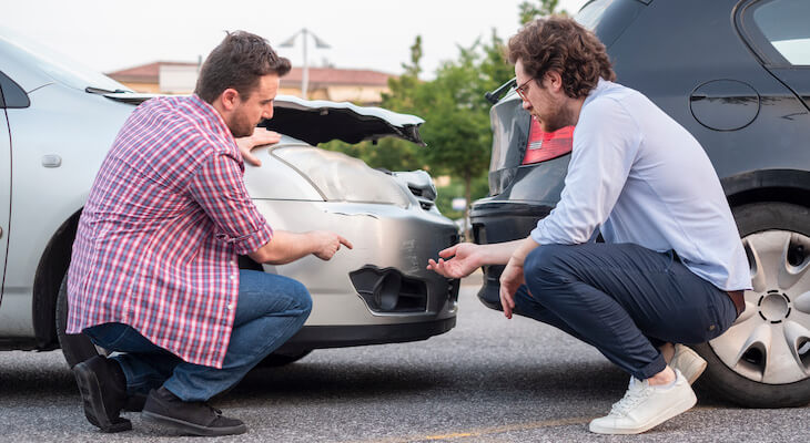 The General car insurance reviews: people checking their cars that crashed into each other