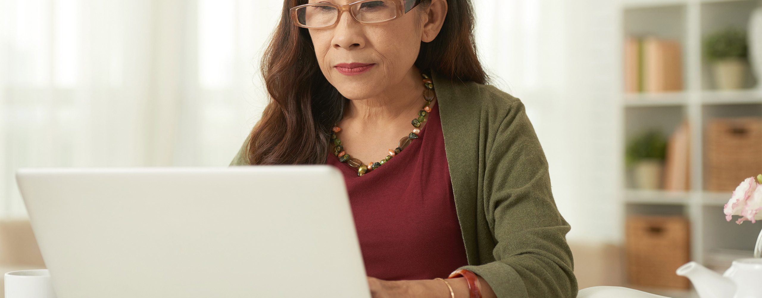 woman researching agreed value insurance
