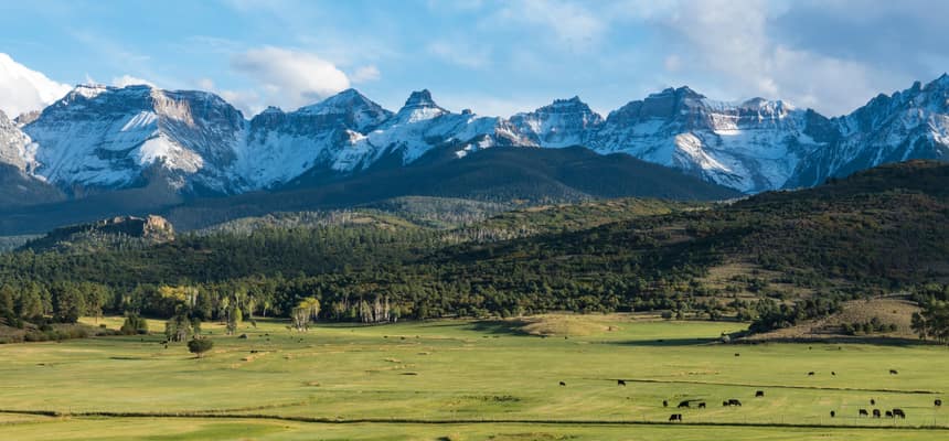 Picture of land and mountains in colorado where you can get cheap car insurance