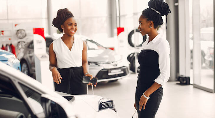 New car insurance grace period: women at a car dealership