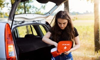 17 Things to Keep in Your Car in Case of an Emergency
