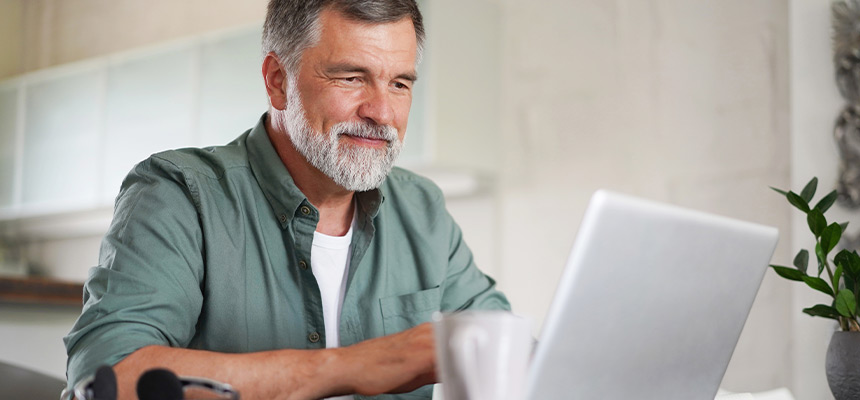 Older gentleman on a computer searching for car insurance quotes
